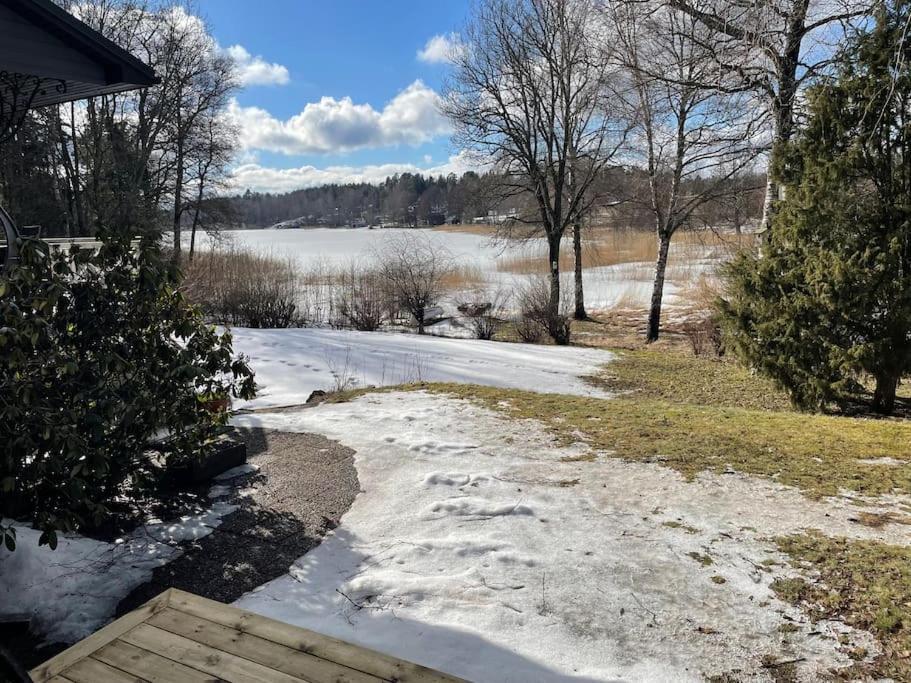 Nyrenoverat Strandnaera Med Fantastisk Utsikt Rimbo Bagian luar foto
