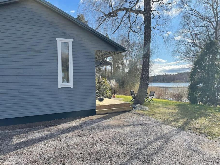 Nyrenoverat Strandnaera Med Fantastisk Utsikt Rimbo Bagian luar foto