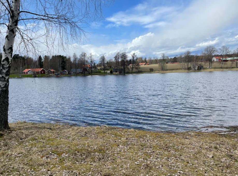 Nyrenoverat Strandnaera Med Fantastisk Utsikt Rimbo Bagian luar foto