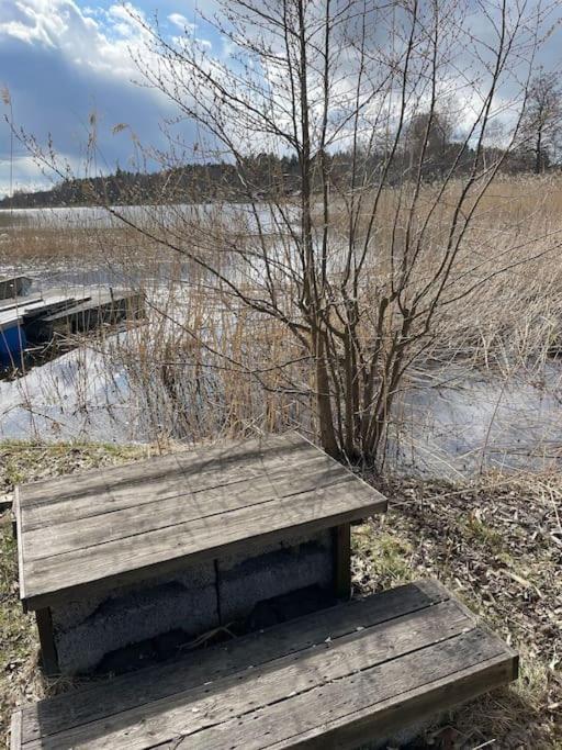 Nyrenoverat Strandnaera Med Fantastisk Utsikt Rimbo Bagian luar foto