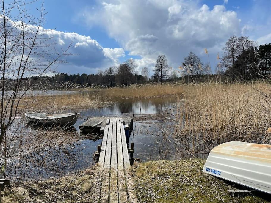 Nyrenoverat Strandnaera Med Fantastisk Utsikt Rimbo Bagian luar foto
