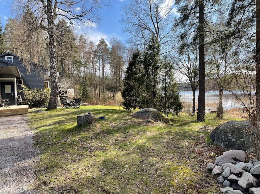 Nyrenoverat Strandnaera Med Fantastisk Utsikt Rimbo Bagian luar foto
